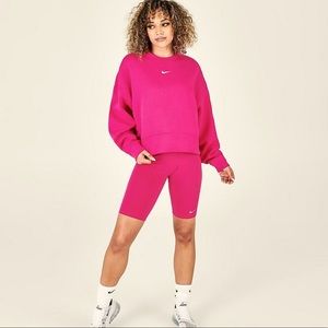 NWOT Nike Essential Crewneck